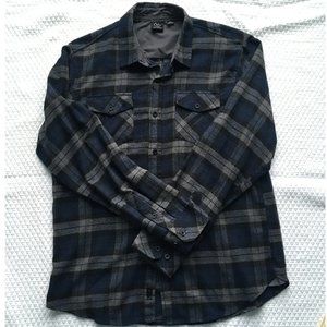 Burnside Flannel Button Up in Navy Plaid Size Large
